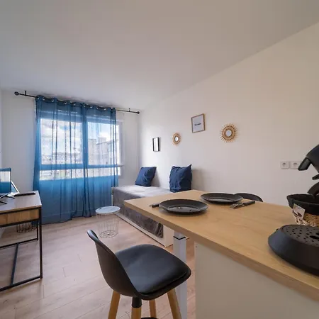 Equipe Avec Parking A 6min A Pied De La Gare St Charles Apartment